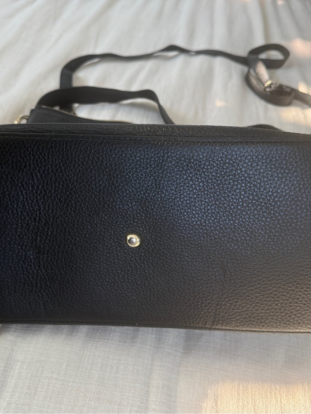 Gucci Black Pebbled Leather Shoulder Bag with Embossed Logo - Picture 6 of 6